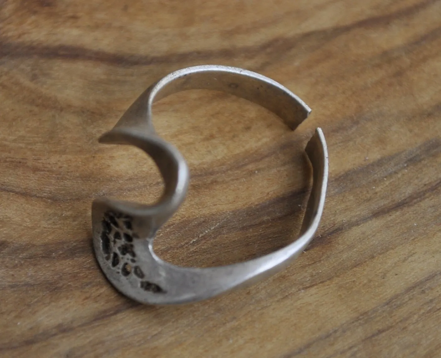 Antique Sterling Silver Ring - Size 8 Ring Size 8 (18.1 MM Band) - Silver Wave Design - Vintage Rings Silver - 925 Silver