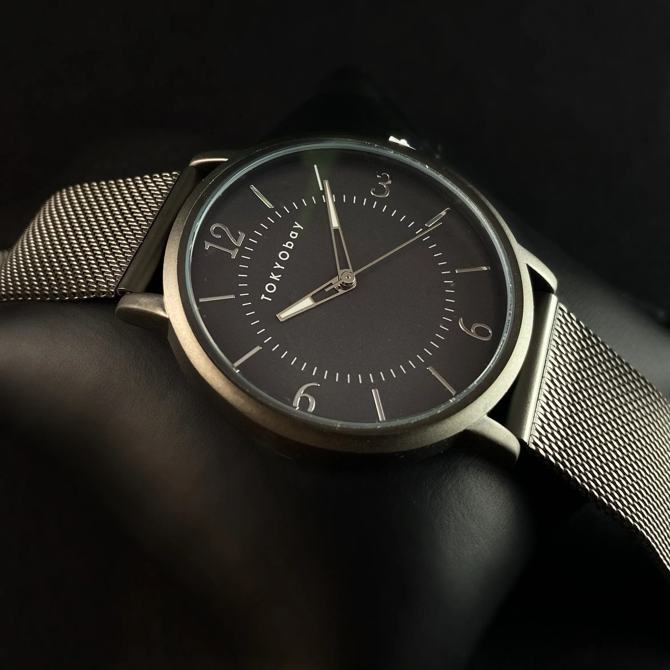 Men’s Watch, Silver Mesh Band, Round Case - TOKYObay