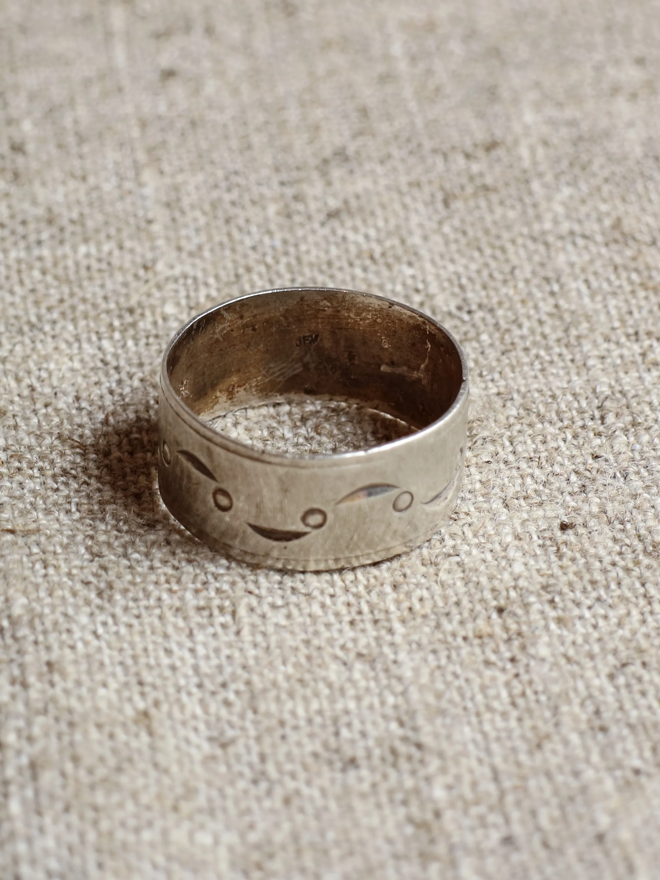 R016 silver band with minimal engraving size 7.5