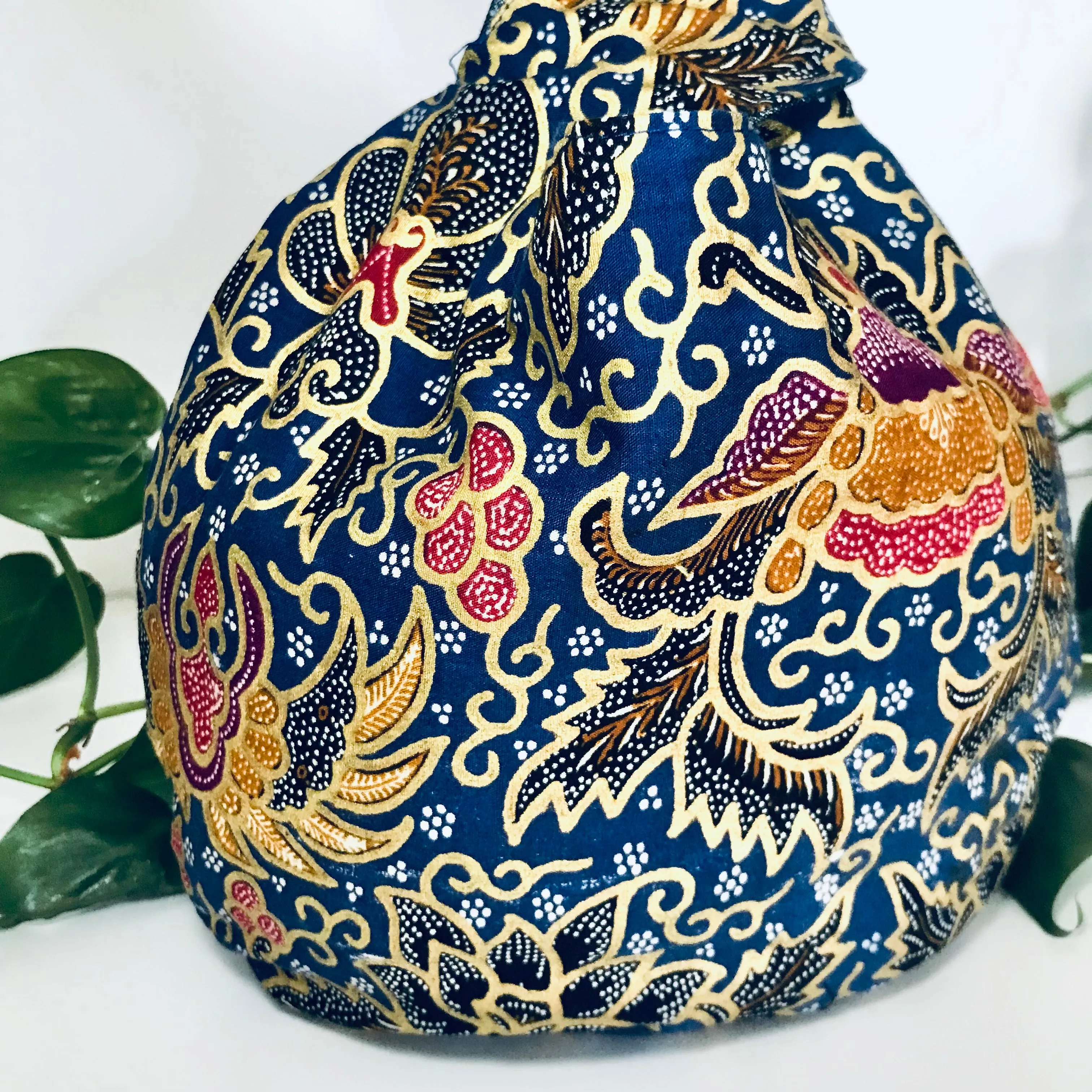 Reversible Japanese Knot Bag – Gold batik