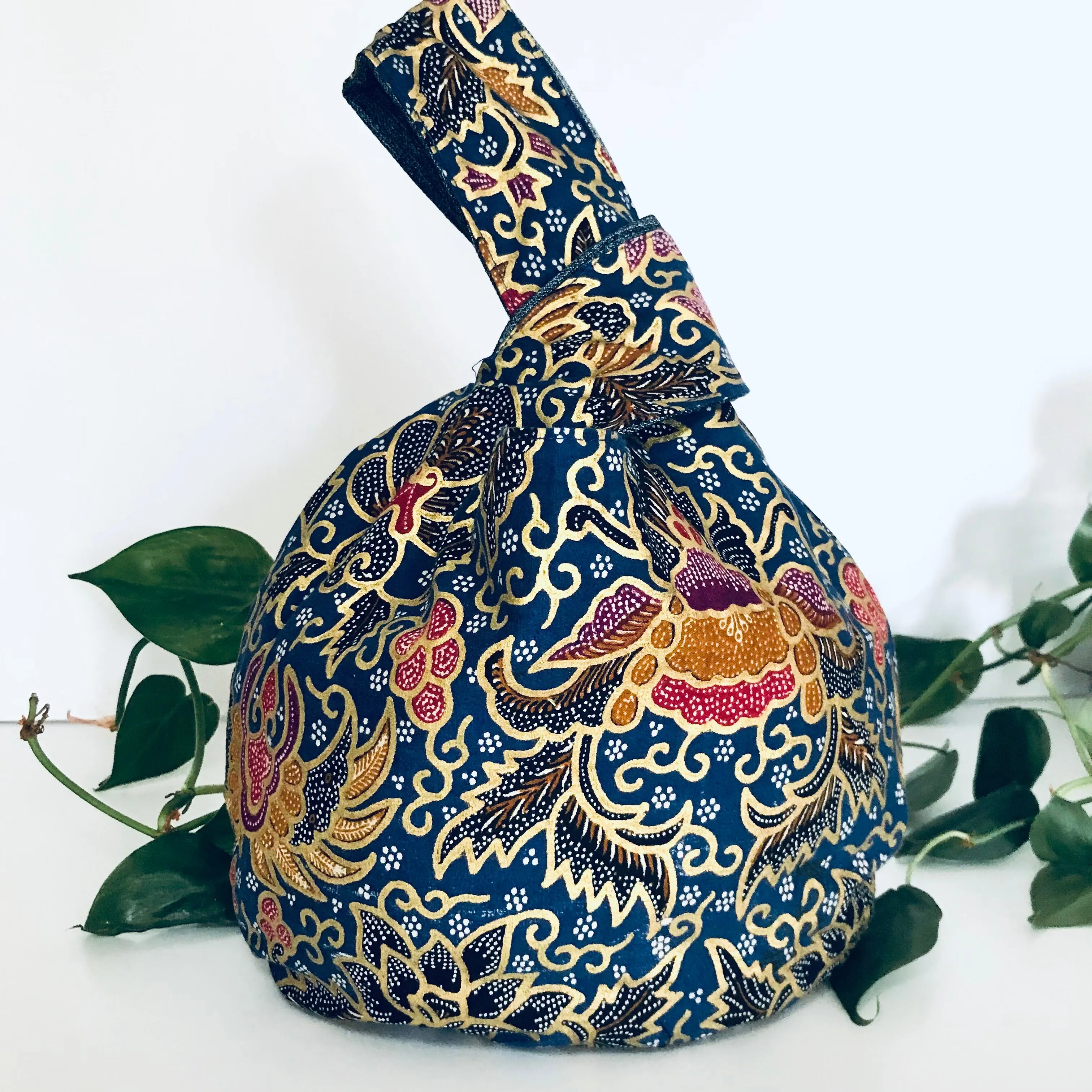 Reversible Japanese Knot Bag – Gold batik
