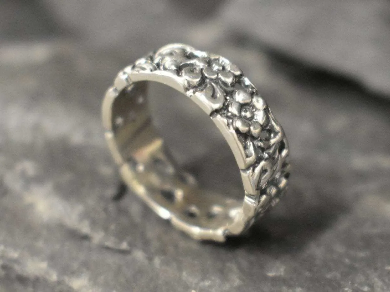 Silver Flower Band - Vintage Flower Ring - Wide Floral Band