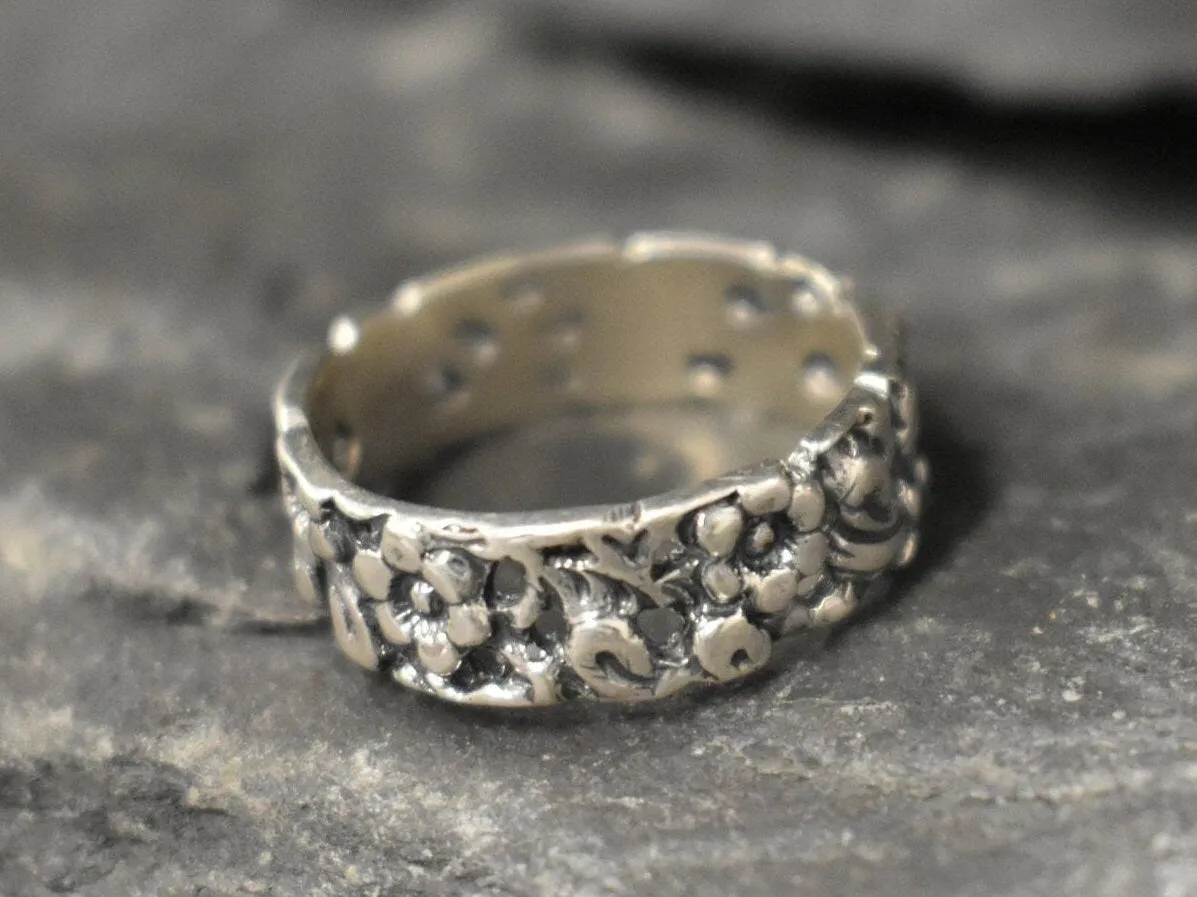Silver Flower Band - Vintage Flower Ring - Wide Floral Band