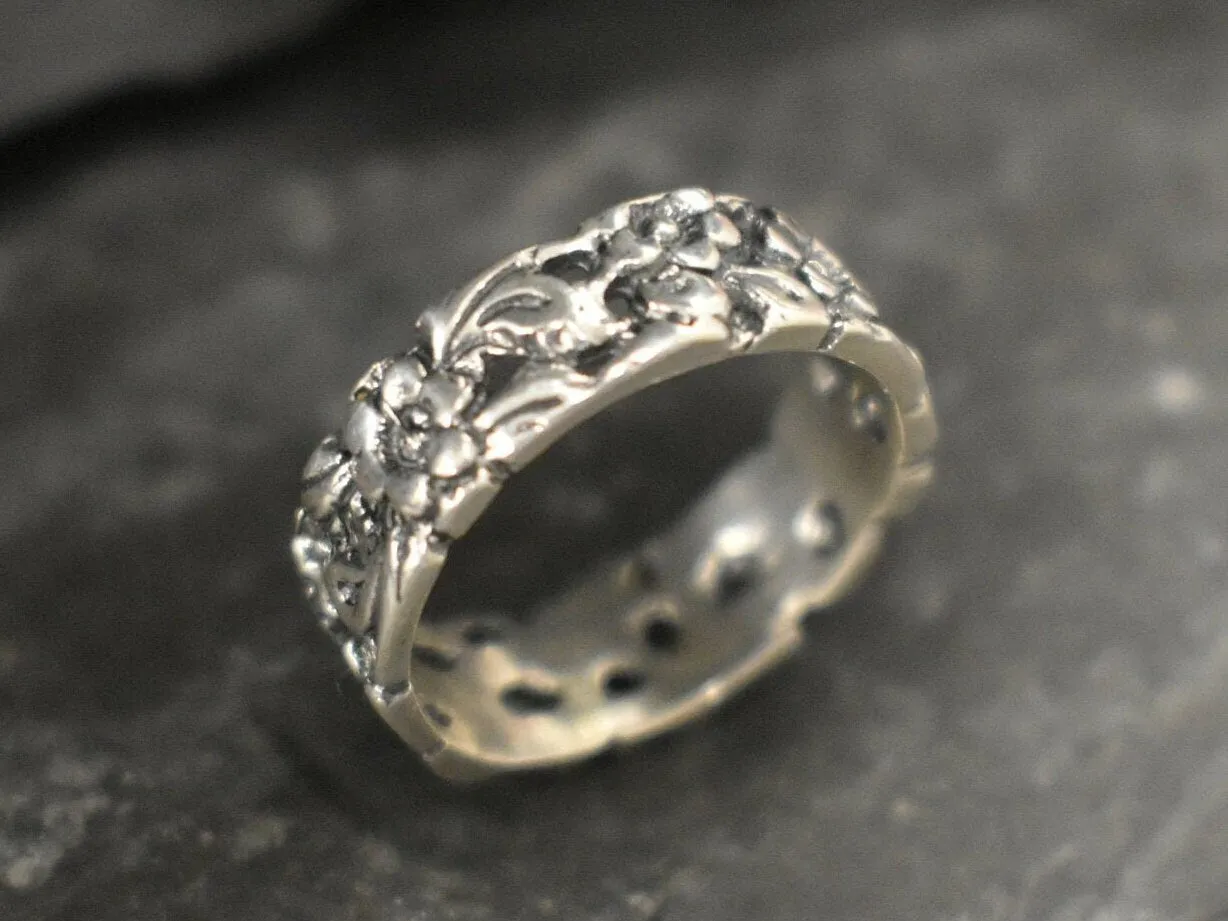 Silver Flower Band - Vintage Flower Ring - Wide Floral Band