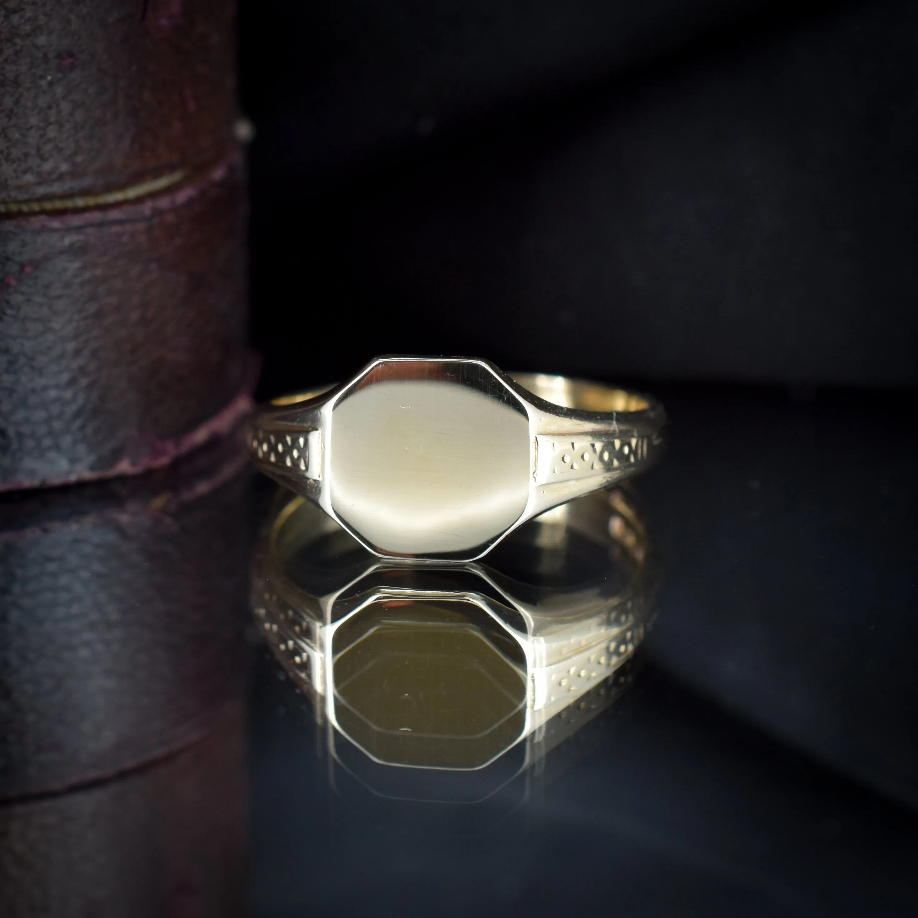 Vintage 9ct Gold Plain Octagon Signet Ring